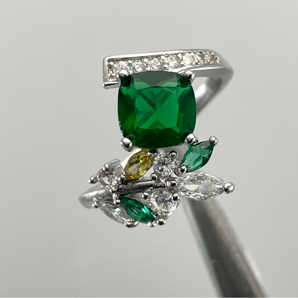 Exquisite Statement Cluster Cushion Cut Green Emerald Silver Plated Ring